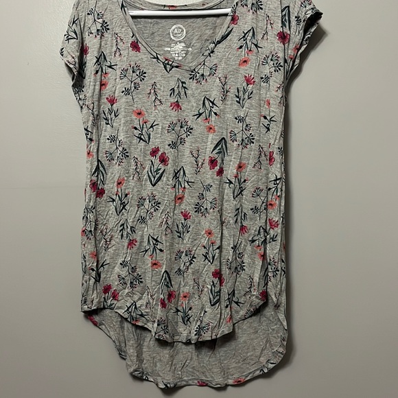 Maurices 24/7. Floral T-Shirt Size medium - Picture 1 of 2